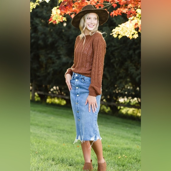 Almost new Jean skirt with buttons down the front size med. - Picture 7 of 7